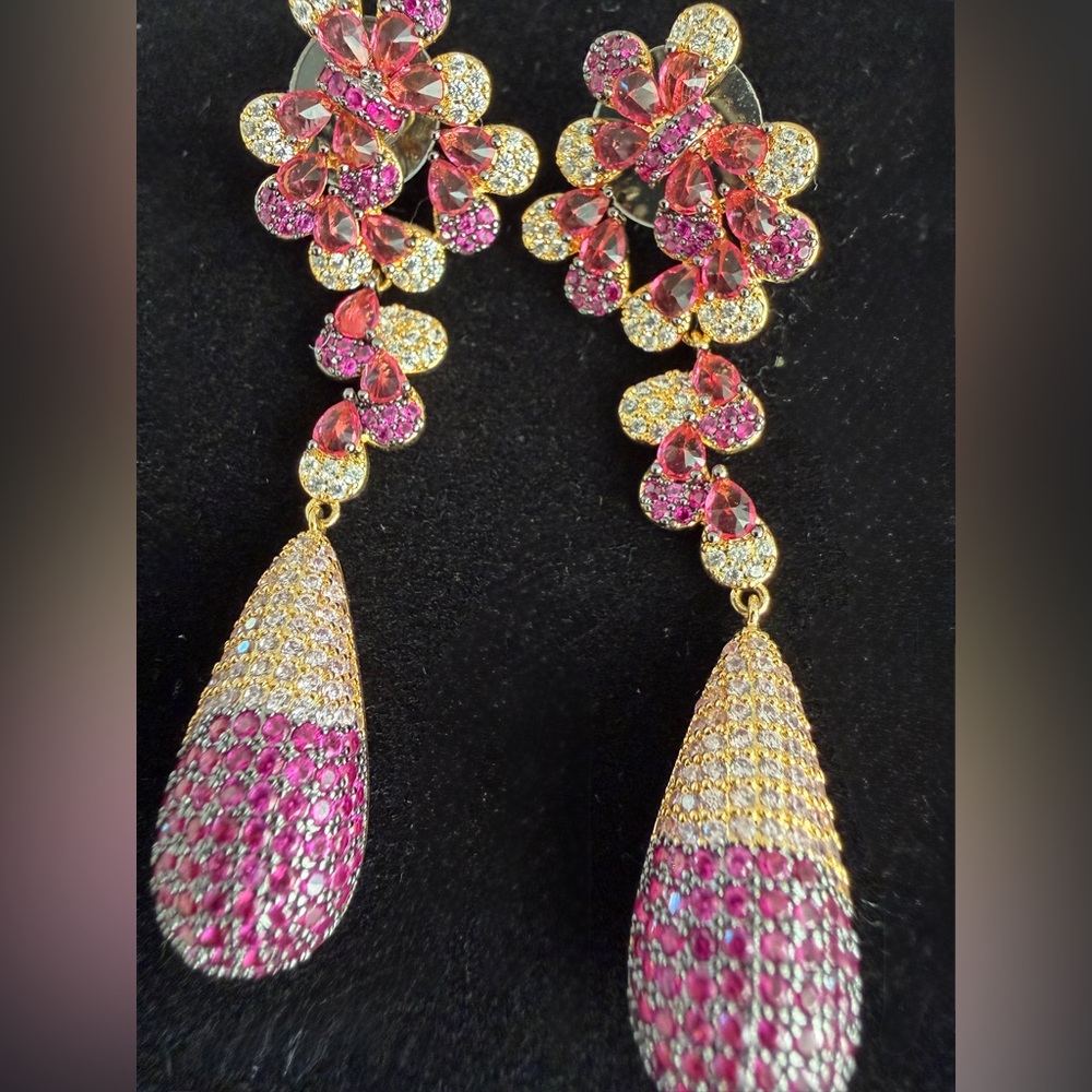 Elegant Pink and Gold Floral Earrings - Picture 3 of 4